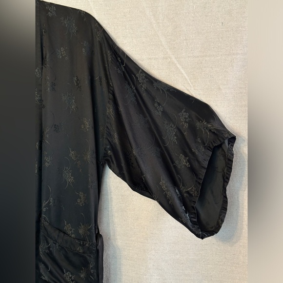 Black Chinese Asian Style Floral Pattern Robe - Picture 4 of 6